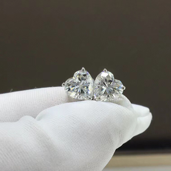 品質重視』高級モアッサナイトピアス 合計2カラット