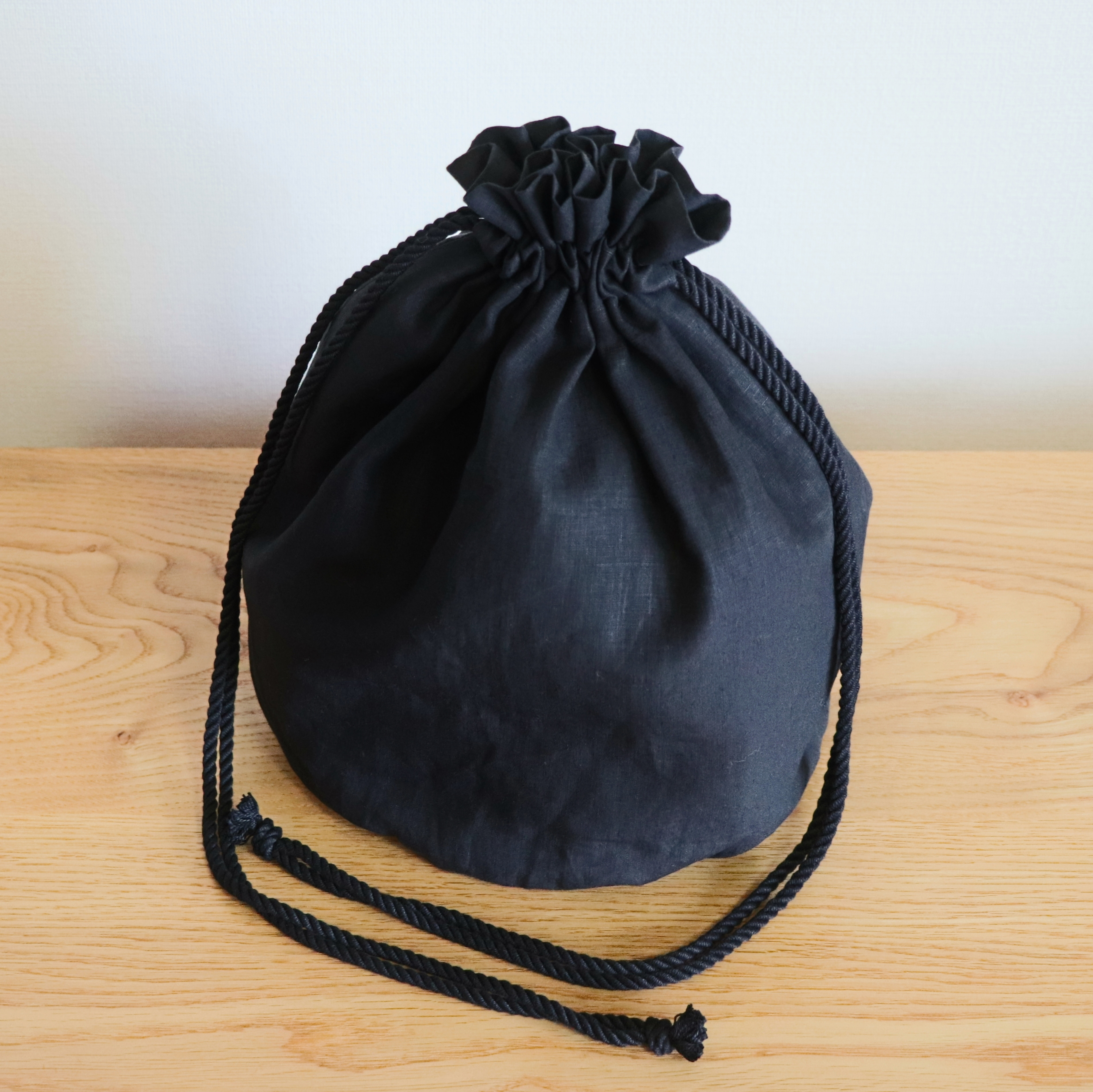 丸底きんちゃくポシェット《ブラック × ストライプ》　【送料無料】