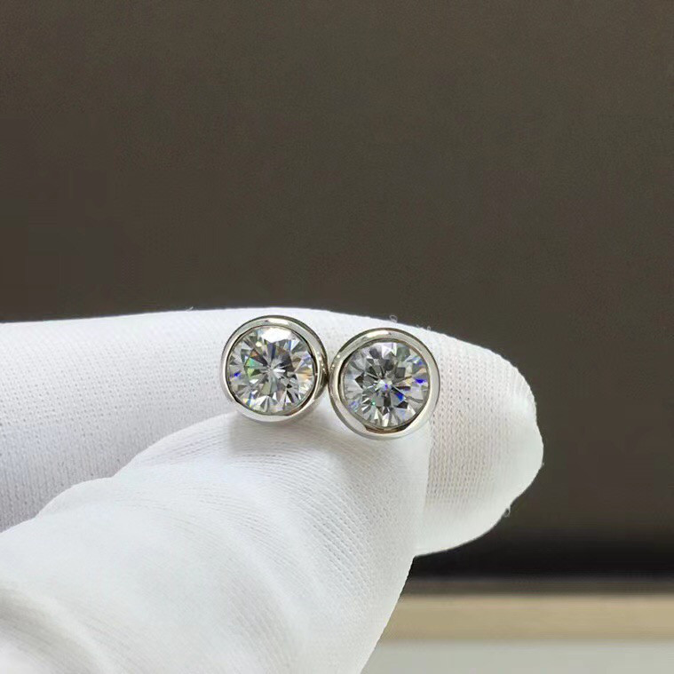 【合計1カラット 】輝く　モアサナイト ピアス　K18WG