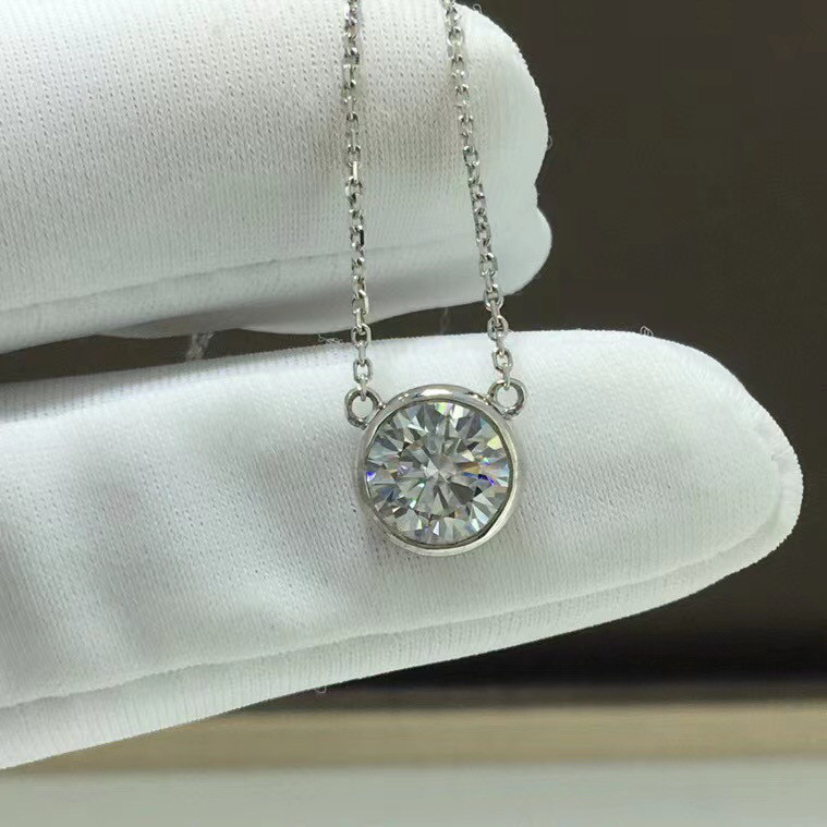 【newデザイン】モアサナイト ネックレス K18WG