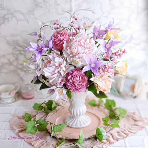 受注作品】美しいピオニーとクレマチスの華やかで上品な