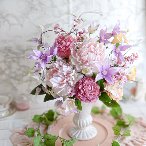♛° きれいなピンク色のクレマチス♡   癒しの造花アレンジメント♧ 受注作品】美しいピオニーとクレマチスの華やかで上品な