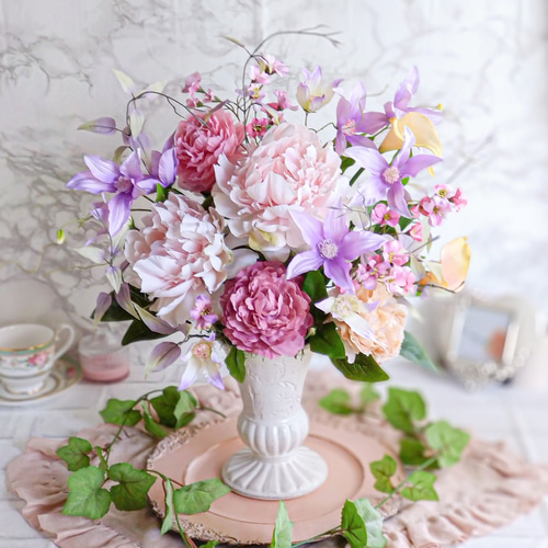 受注作品】美しいピオニーとクレマチスの華やかで上品な