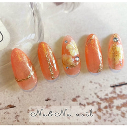 フラワーネイル 手書きネイル かわいい 上品 オレンジ色 おしゃれ
