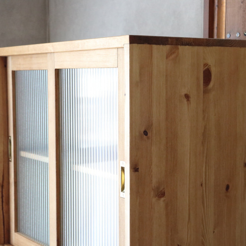 上下モールガラスの引き戸食器棚W70。カップボード。サイズオーダー可