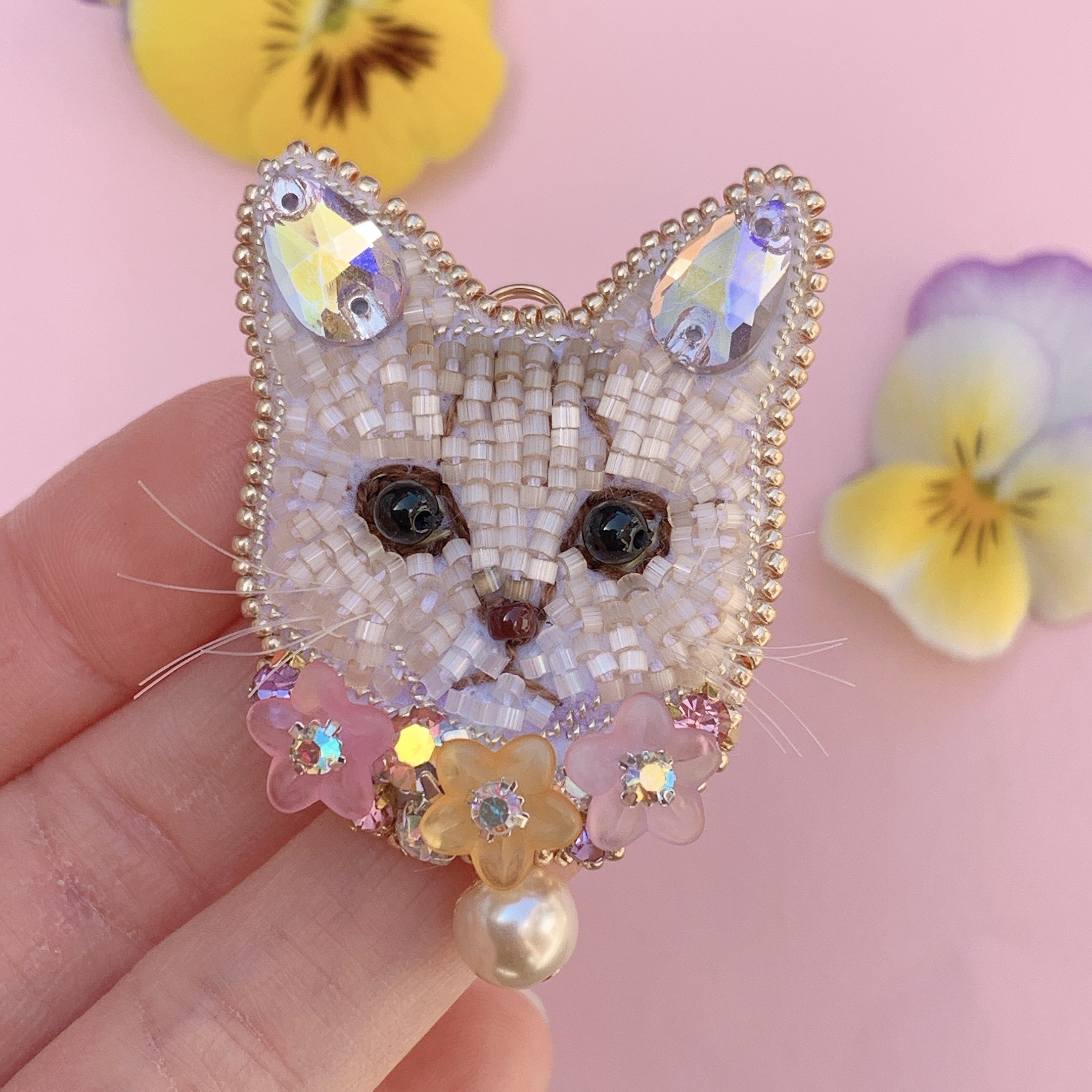 猫　ビーズ　手刺繍　ポシェット ポーチ 小物入れ ミニポーチ フラット 猫 おしゃれ キャット刺繍
