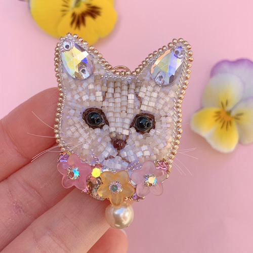 刺繍 猫 ブローチ ビーズ ハンドメイド