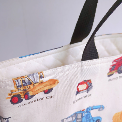 【asa】はたらく車のレッスンバッグ　シューズバッグ　内布キルティング asa様専用】はたらく車のレッスンバッグ シューズバッグ 内布