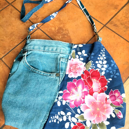 786花柄デニムリメイクバック　ハンドメイド 786花柄デニムリメイクバック ハンドメイド - メルカリ