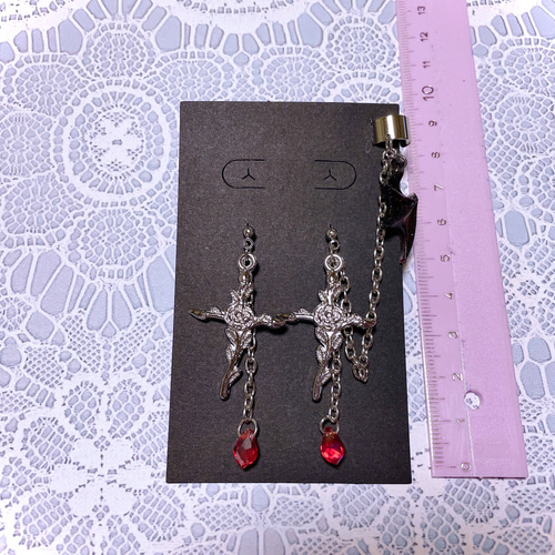 4色から選べる✞悪魔の薔薇クロス チェーン ピアス✞ イヤリング