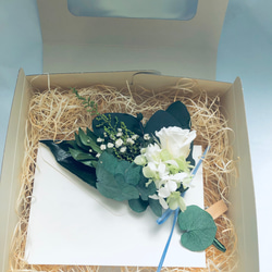 プリザーブドフラワー/花束付きレターセット/白薔薇/窓付きギフトボックス付（お手紙にミニ花束を添えた贈り物） 2枚目の画像