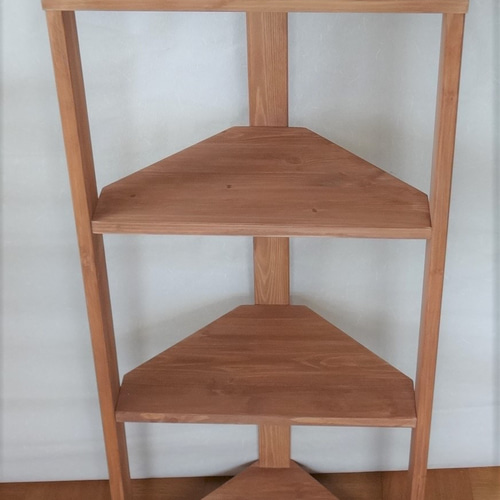 北欧パイン集成材で少し大きめのコーナーラックができました。 棚