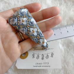 【7㌢】インド刺繍リボンのヘアピン　ぱっちんピン　トライアングル　ライトブルー 2枚目の画像