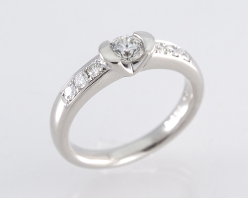 1点限定】天然ダイヤモンドリング pt900 中石0.303ct 指輪・リング  