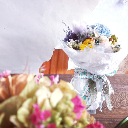 スタンド＆フライングブーケ【睡蓮グリーン】 大人カラフルな絵画の中