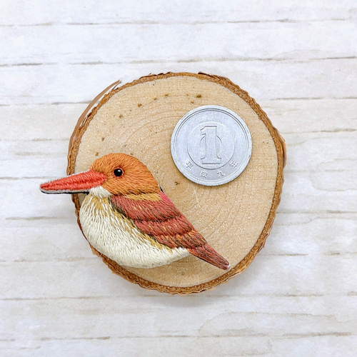 アカショウビン 刺繍 ブローチ（ 野鳥 鳥 小鳥 ） ブローチ mame