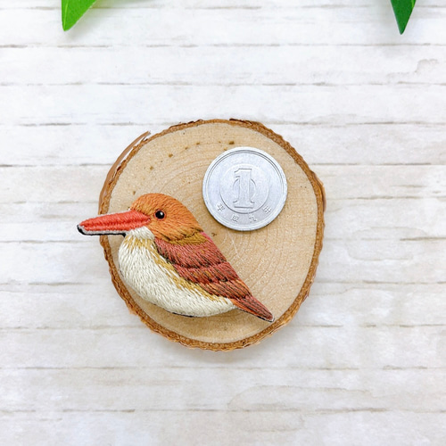 アカショウビン 刺繍 ブローチ（ 野鳥 鳥 小鳥 ） ブローチ mame