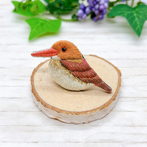 アカショウビンの立体刺繍ブローチ　ハンドメイド　コサージュ アカショウビンの立体刺繍ブローチ ハンドメイド コサージュ
