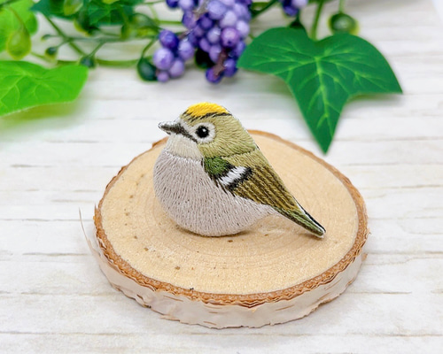 手刺繍ブローチ 鳥 メジロの通販 by MOS. shop｜ラクマ