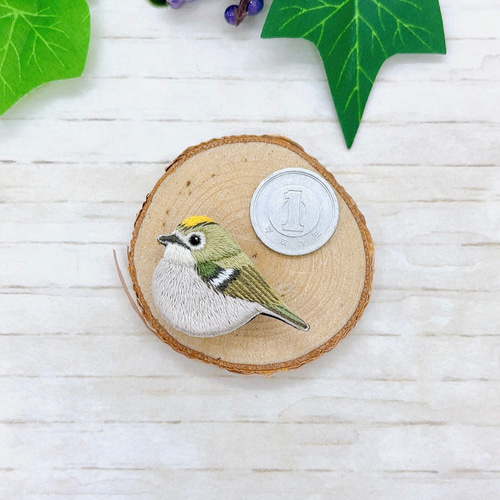 キクイタダキ 刺繍 ブローチ（ 野鳥 鳥 小鳥 ） ブローチ mame