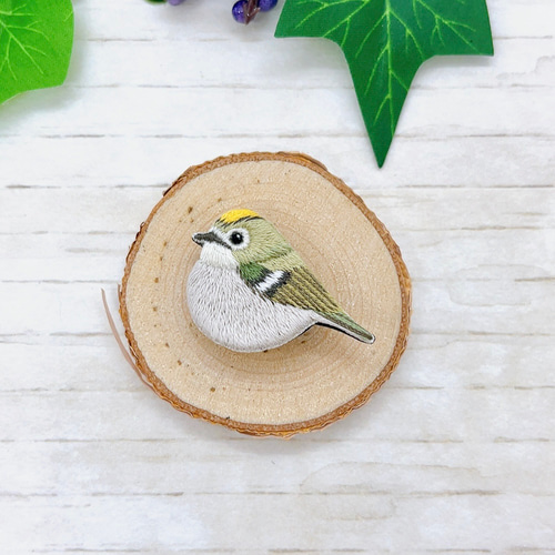 キクイタダキ 刺繍 ブローチ（ 野鳥 鳥 小鳥 ） ブローチ mame