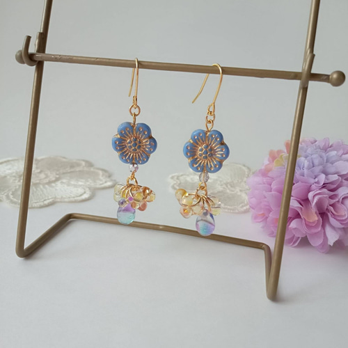 Blueフラワーとグラデーションチェコビーズ❀ピアス ピアス（フック