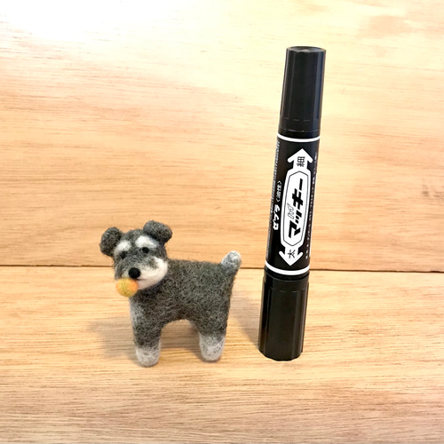 おもちゃで遊びたいシュナさん 羊毛フェルト アイラシー 通販 14061474