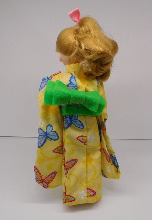 【リカちゃん用着せ替え服】着物・浴衣・黄色地に蝶々柄・帯セット 3枚目の画像