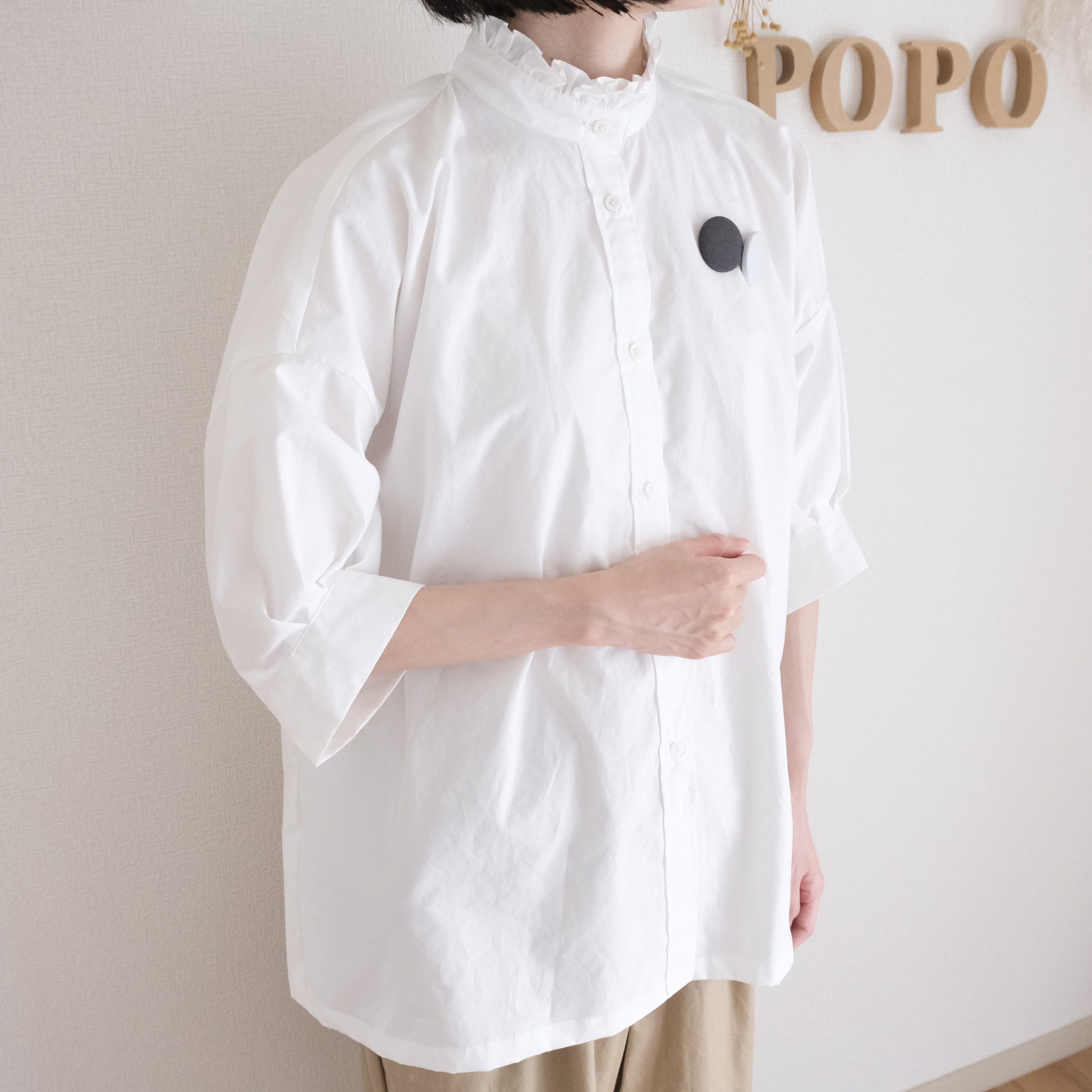 袖口タックフリルギャザーブラウス　タイプライター