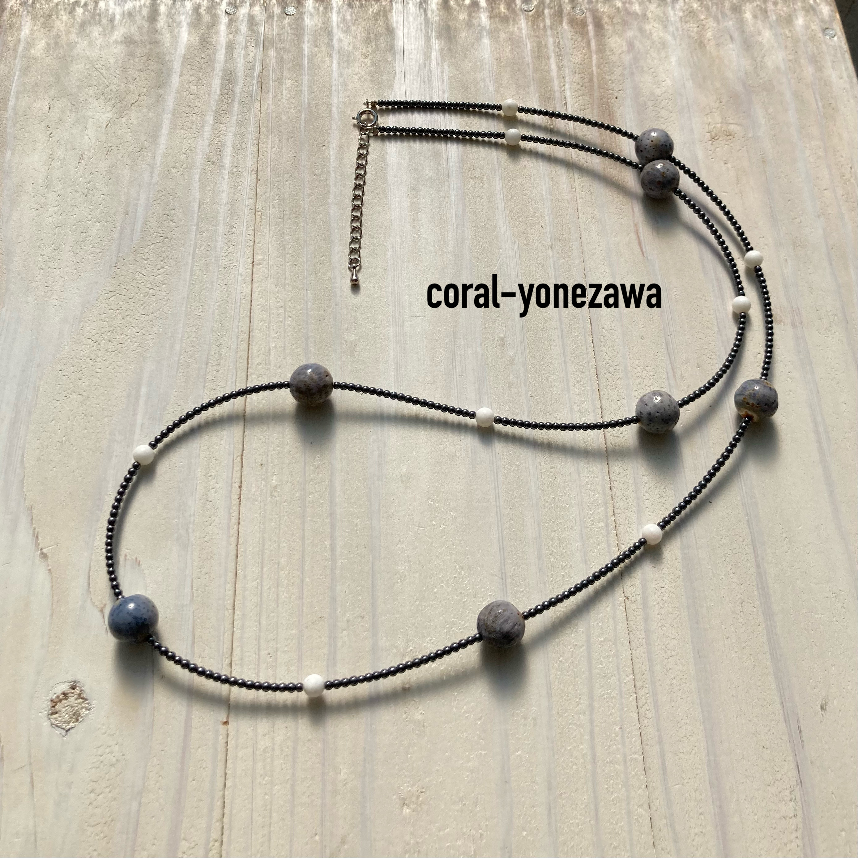 シックなデザインネックレス『白珊瑚.ブルー珊瑚.ヘマタイト』