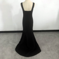 優雅的黑色連衣裙露背短裙心形剪裁稱為第二方 第3張的照片