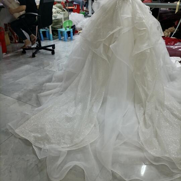 豪華！キラキラグリッターチュール　ソフトチュール　ウエディングドレス/花嫁/結婚式 7枚目の画像