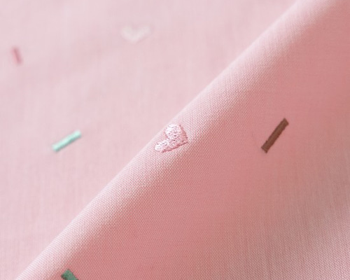 刺繍生地 【チョコスプレー/ピンク】 カットクロス 綿ポリ 生地 nico
