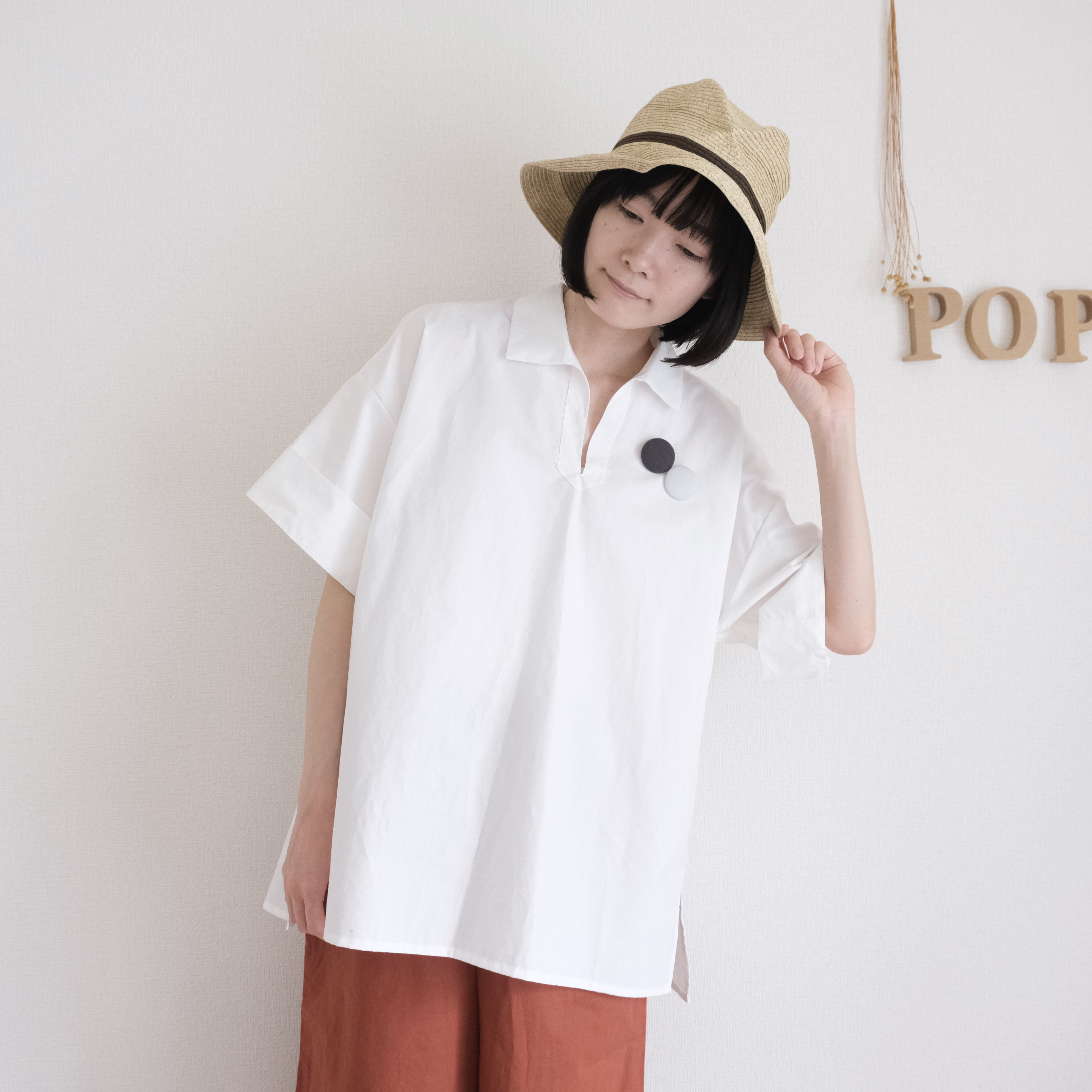 脇スリットブラウス　半袖　タイプライター　ホワイト