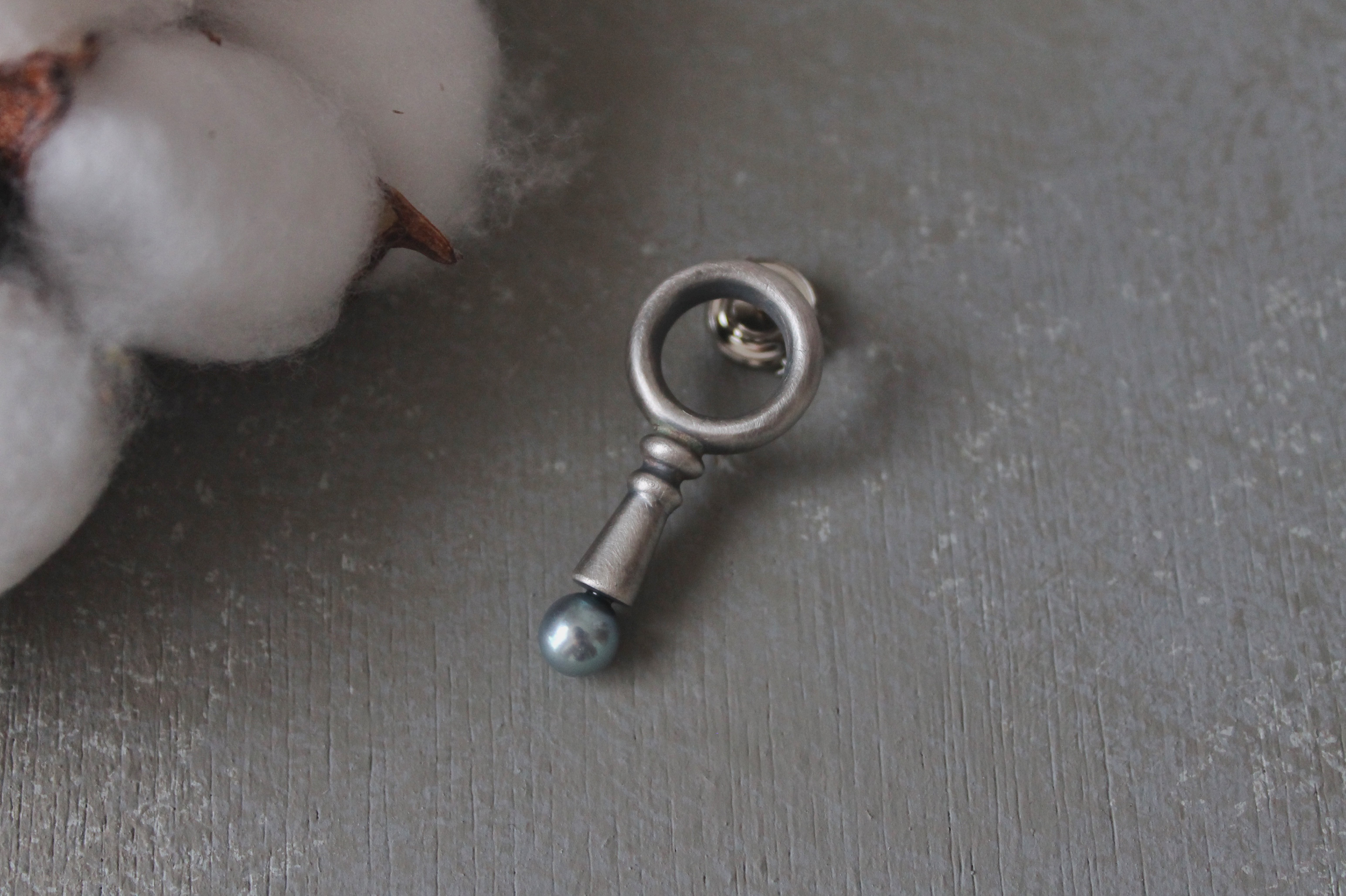 懐中時計の鍵のブローチ【一点もの】