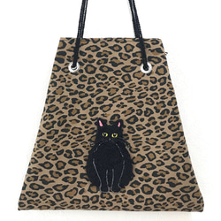 猫刺繍　黒猫　巾着バッグ　ハトメ　猫バッグ　猫刺繍かばん　期間限定送料無料 2枚目の画像
