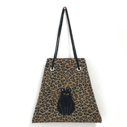 猫刺繍　黒猫　巾着バッグ　ハトメ　猫バッグ　猫刺繍かばん　期間限定送料無料 4枚目の画像