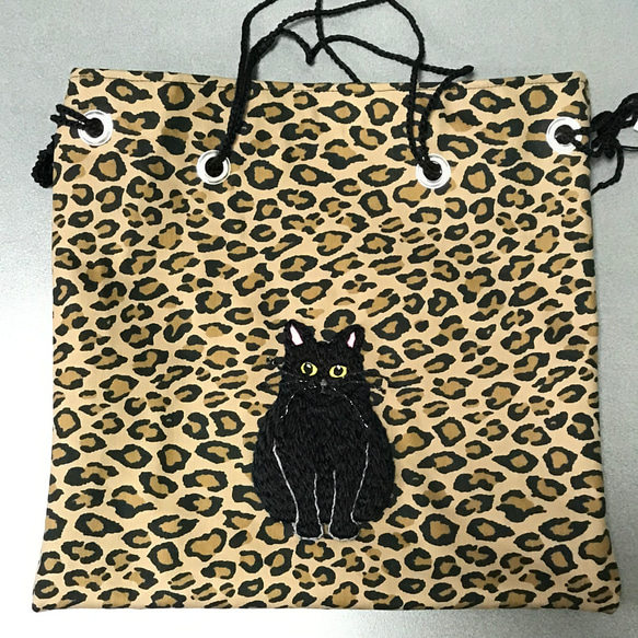 猫刺繍　黒猫　巾着バッグ　ハトメ　猫バッグ　猫刺繍かばん　期間限定送料無料 8枚目の画像