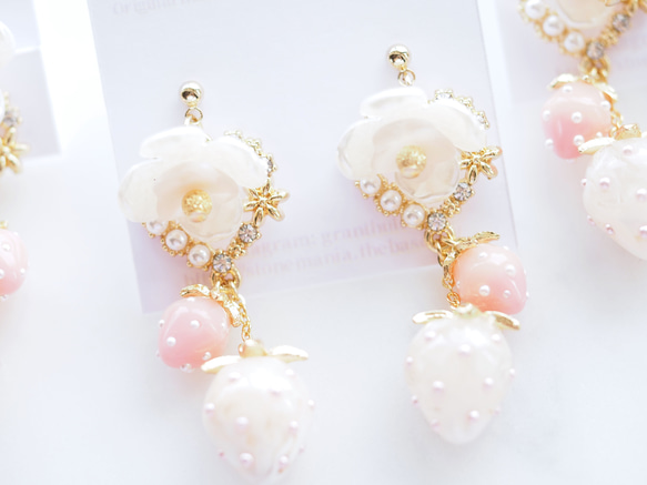 2つのピンク苺×キラキラハート×フラワー ピアス/イヤリング P0233