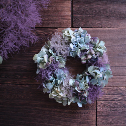 水色紫陽花とスモークツリーのふんわりグレージュリース◎26センチ
