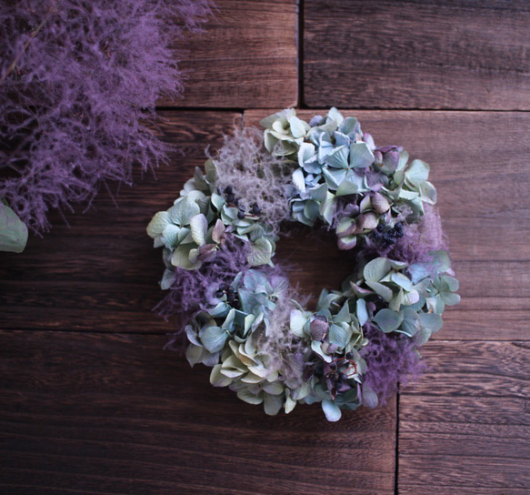 水色紫陽花とスモークツリーの雨色リース✳︎ドライフラワー◎18センチ 2枚目の画像