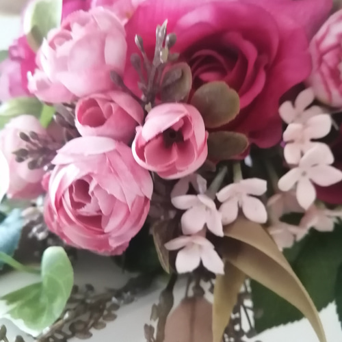 フューシャピンク薔薇ブーケ ブートニア付き 豪華 濃いピンク