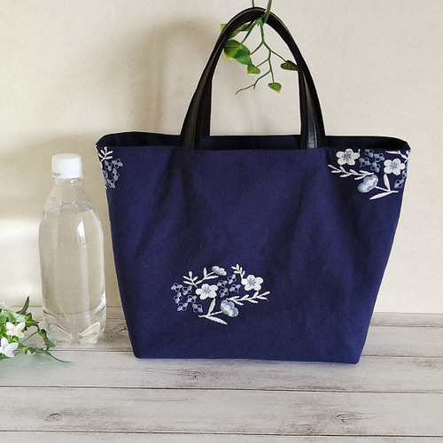 花柄刺繍のミニトートバッグ 知的なネイビー トートバッグ 花