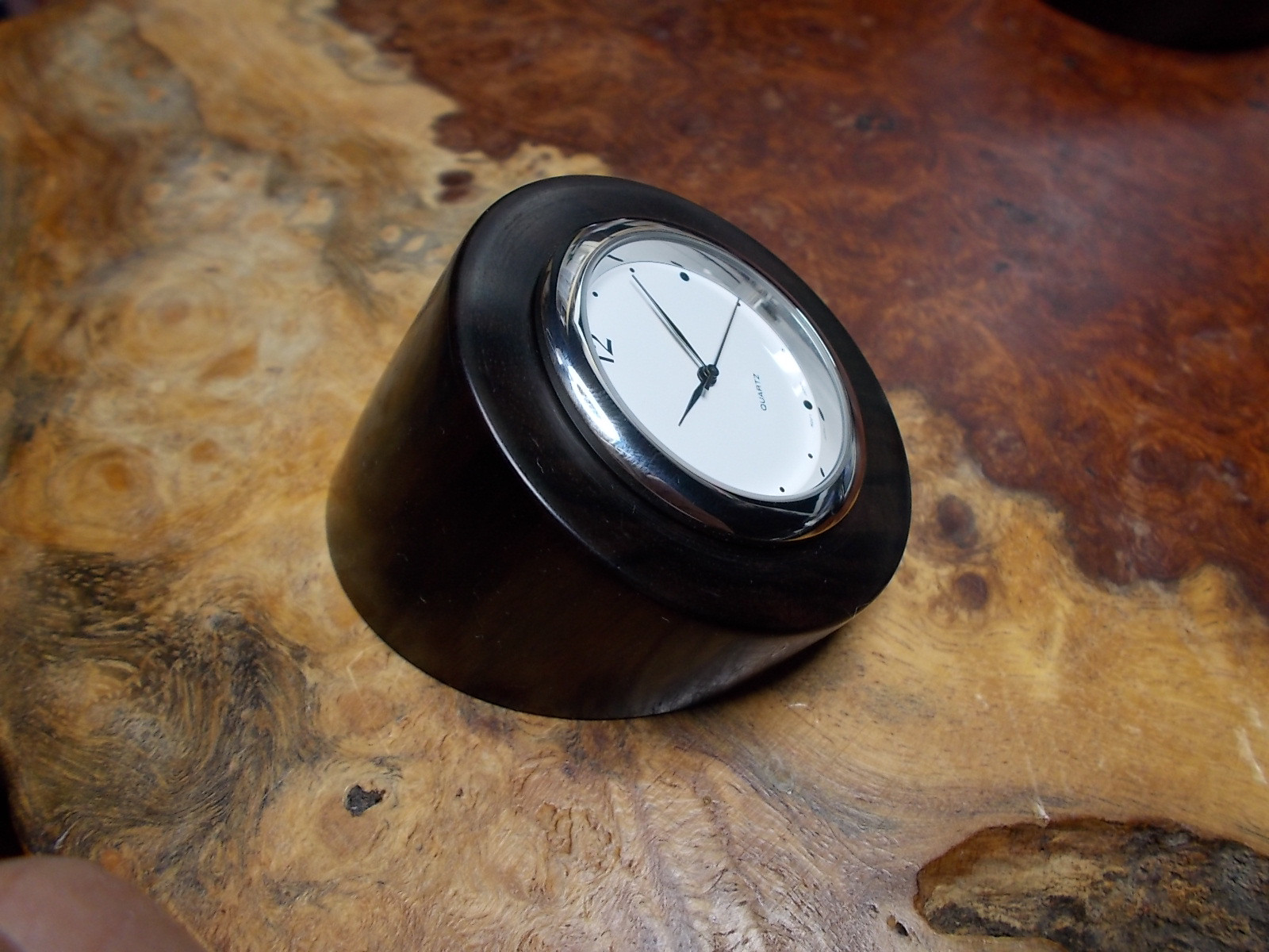 黒檀の置き時計(Silver)　ペーパーウエイトとしてもご利用できます。