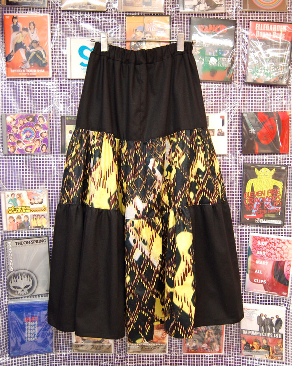 サイケ柄×ブラック　ミックスティアードロングスカート 3枚目の画像
