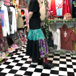 サイケ柄×ブラックミックス　ティアードロングスカート 4枚目の画像