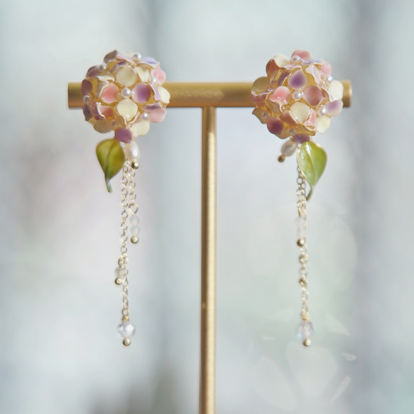 繡球花 • 三色 - 垂墜款手工樹脂耳環飾品禮物 第1張的照片