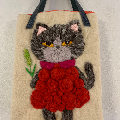 日本限定 真っ赤なぷっくりお花のワンピースを着た猫さん 羊毛フェルト ハンドバッグ