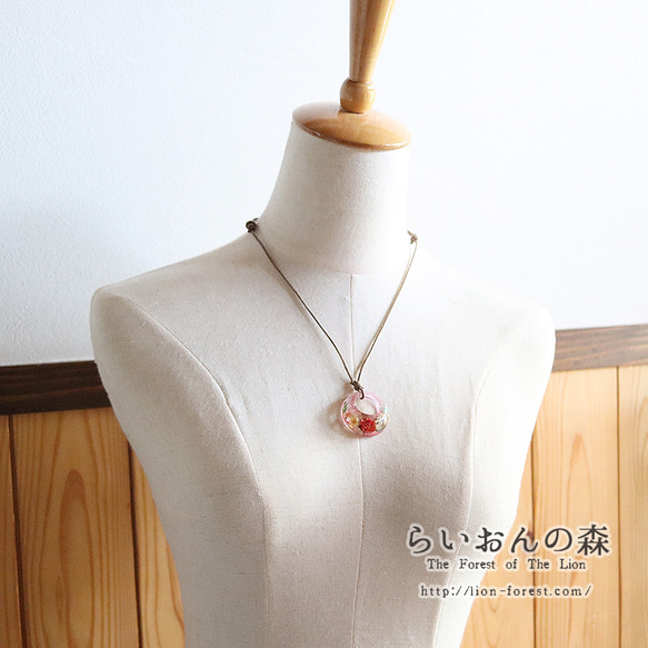 【ramillete 小さな花束】ペンダント　ドーナツ型（ローズピンク）　金属不使用　金属アレルギー対応　長さ調節可能　 6枚目の画像