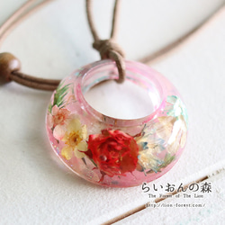 【ramillete 小さな花束】ペンダント　ドーナツ型（ローズピンク）　金属不使用　金属アレルギー対応　長さ調節可能　 3枚目の画像